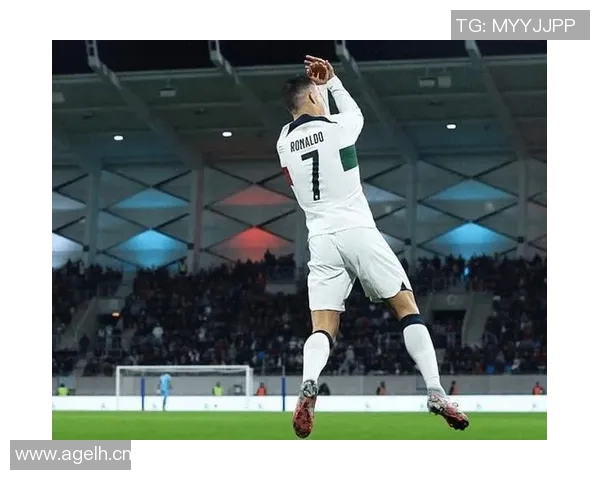 塞梅多传中C罗错失良机做出遗憾手势只差一点就能进球