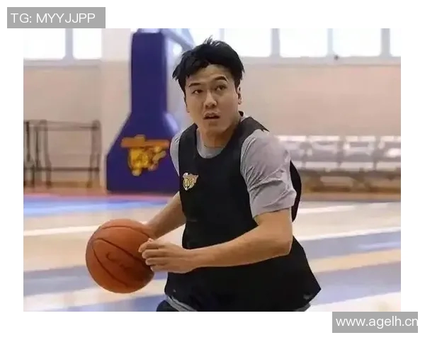 黄荣奇正式加盟同曦上赛季表现稳定场均贡献6分21助攻