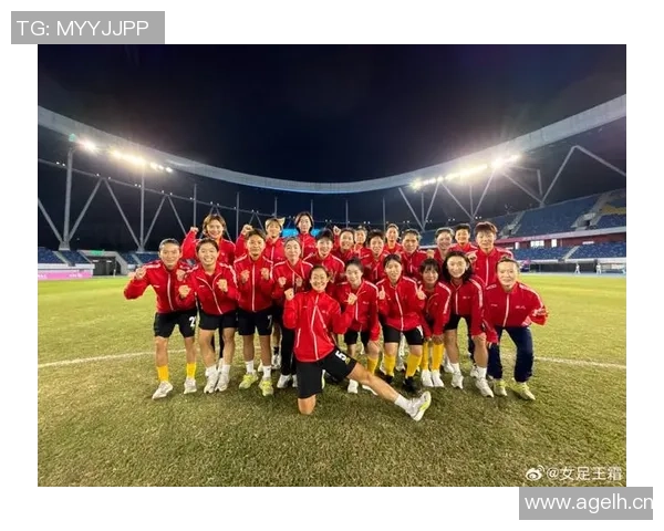 武汉车谷江大女足赛后自豪展示国旗合影庆祝中国骄傲时刻 武汉车谷江大女足赛后自豪展示国旗合影庆祝中国骄傲时刻