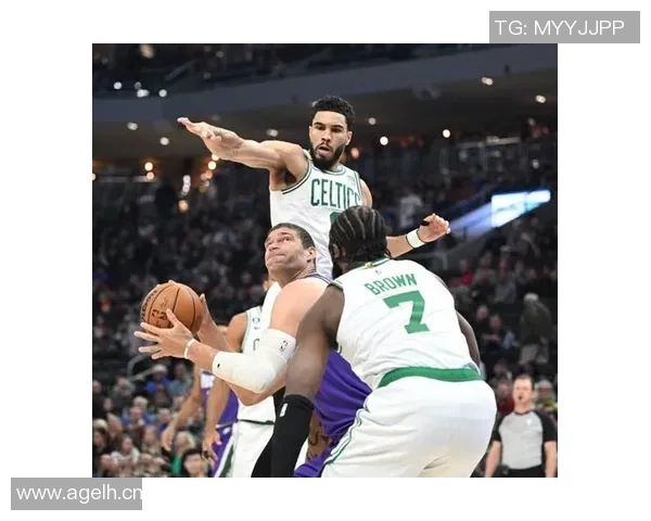 芬奇分析球队进攻节奏慢半拍换防不及时的问题