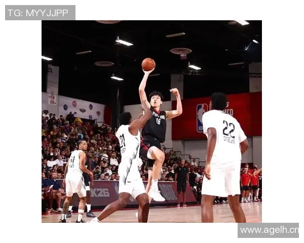 杨瀚森与女友首次同框合影凯尔登赛后甜蜜瞬间引发热议